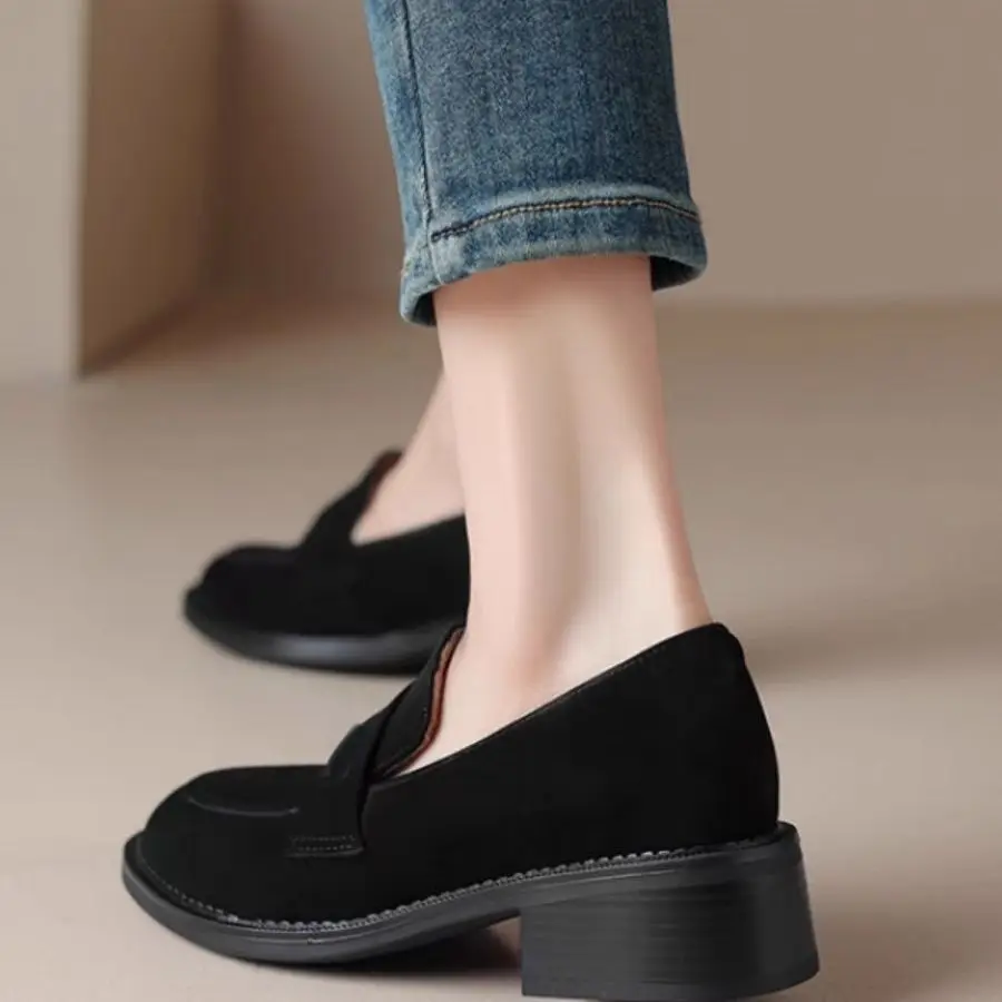 Retro Loafers Women's Soft Leather Matte Finish mid Heel Chunky Heel Single Shoes Large Size 42 Bean Bean Shoes Fashionable U...