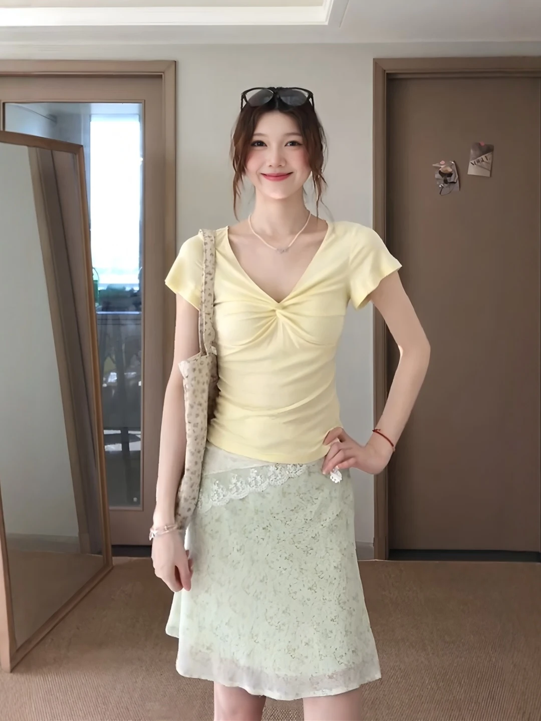 

Elegant V-neck Knot Short Sleeve Top Floral Half-length Skirt Set Summer Slimming Age-defying Small Stature Outfit Combination