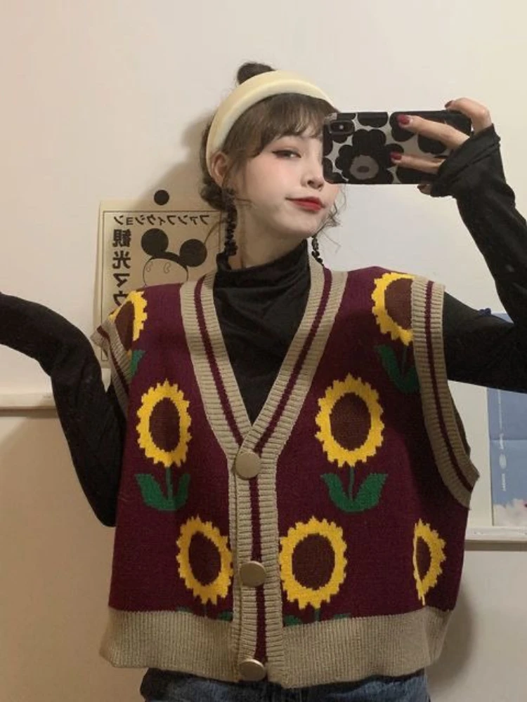 

Korobov Korean Chic Contrast Color V Neck Sleeveless Single Breasted Flower Jacquard Knitted Sweater Vest