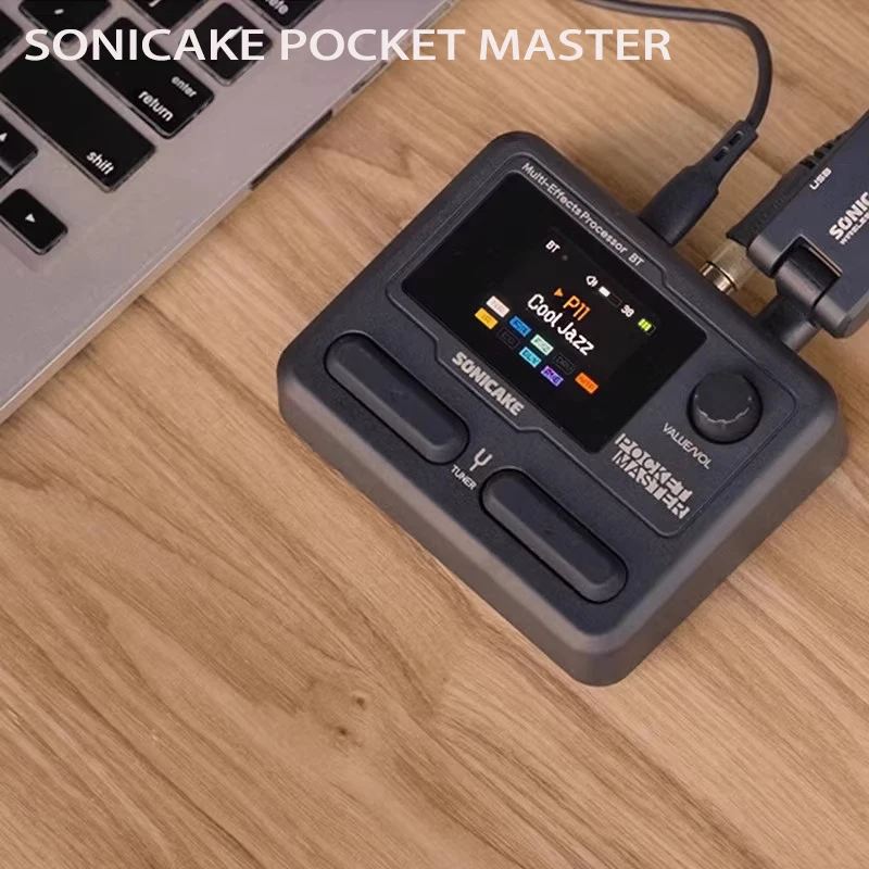 

Педаль эффектов Sonicake Pocket Master Mini для гитары и бас-гитары с 100+ мультиэффектами, управлением через приложение, цветным ЖК-экраном 1,77 дюйма и встроенным аккумулятором QME-10