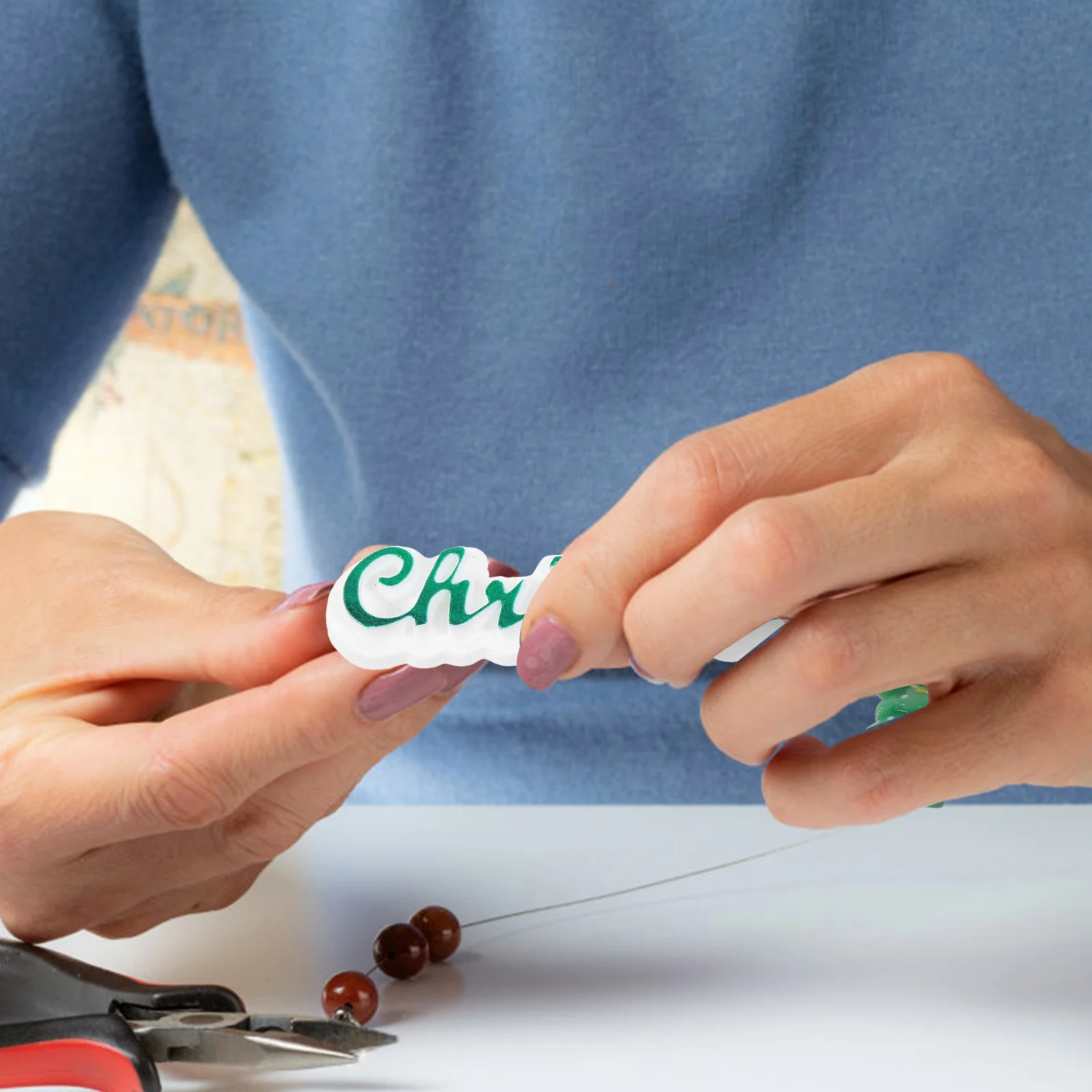 

8Pcs Christmas Resin Charms Mini DIY Keychain Pendants for Jewelry Making Phone Case Decoration Xmas Theme Craft Kit Gift Idea