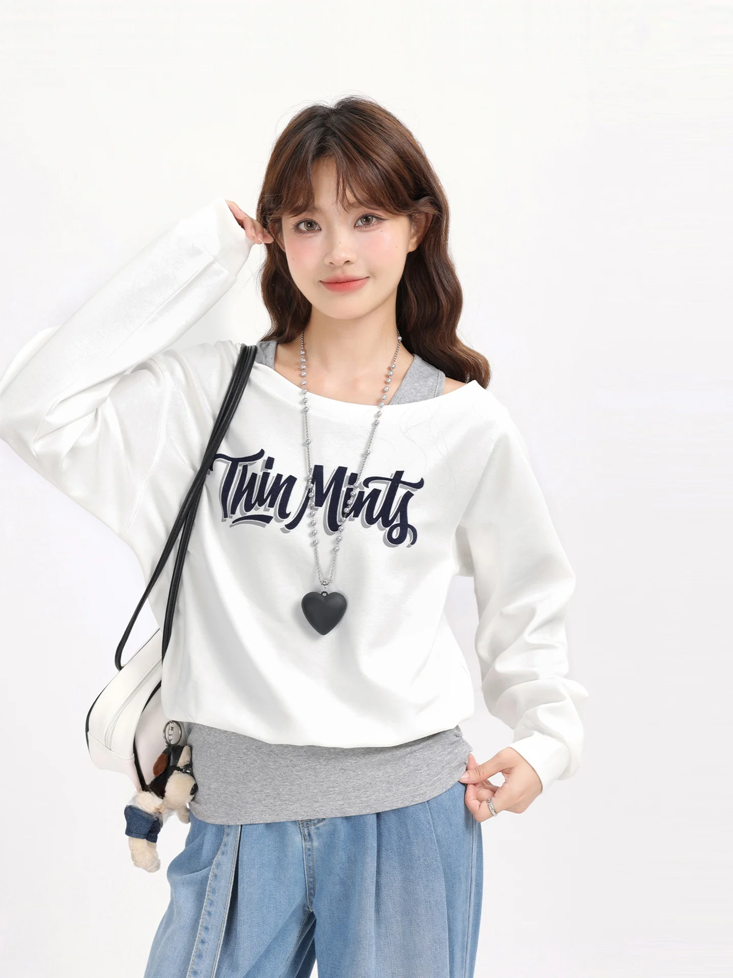 

Laid-ba American Sle oulder-baring round Ne White T-irt Women's Faion Early Autumn Sweatirt Comfortable Long Sl...