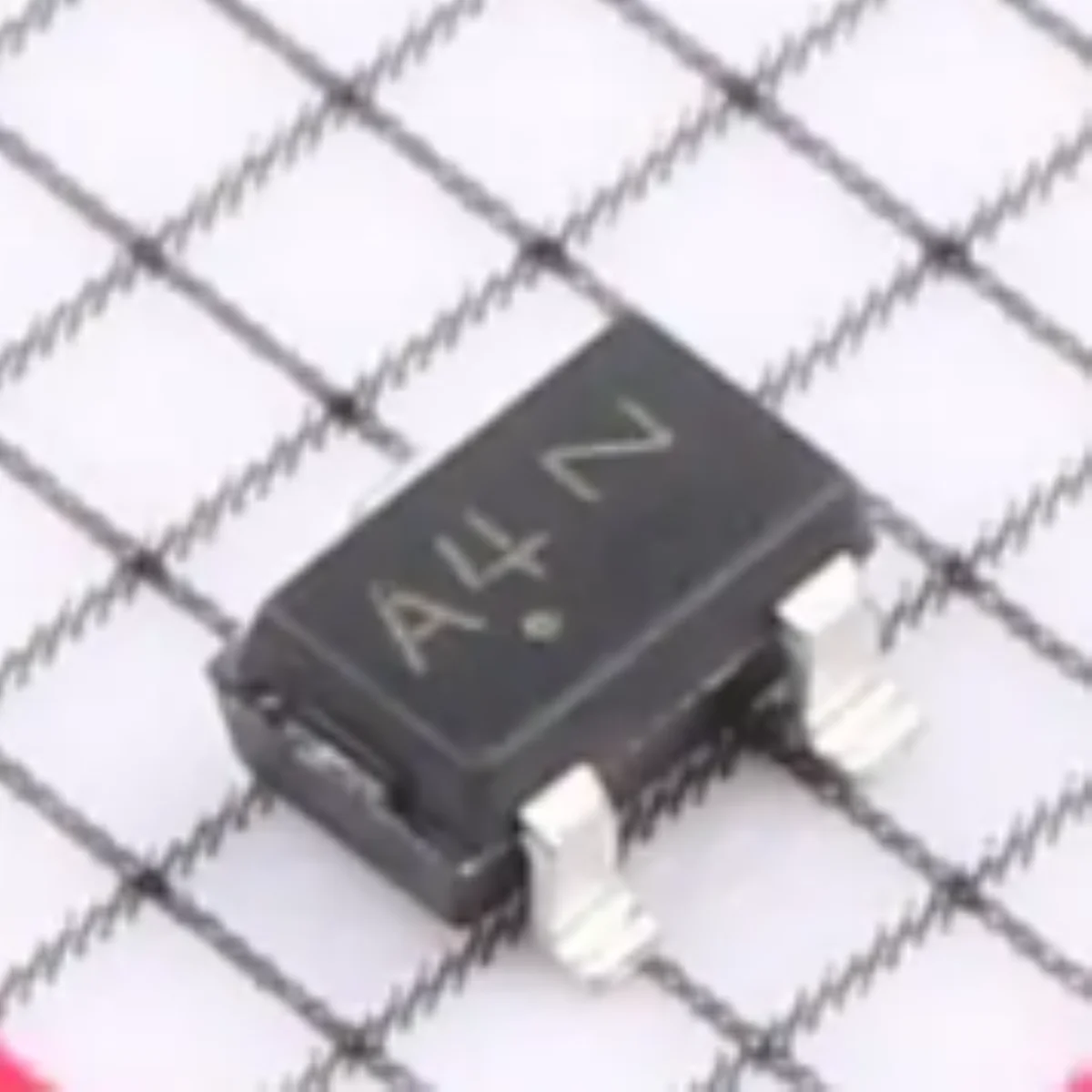 BAV70WT1G Marking A4 Switching Diode A4 1 Pair Common Cathode 1.25V@150mA 100V 200mA SOT-323-3 SC-70 NEW Original BAV70WT1G A4