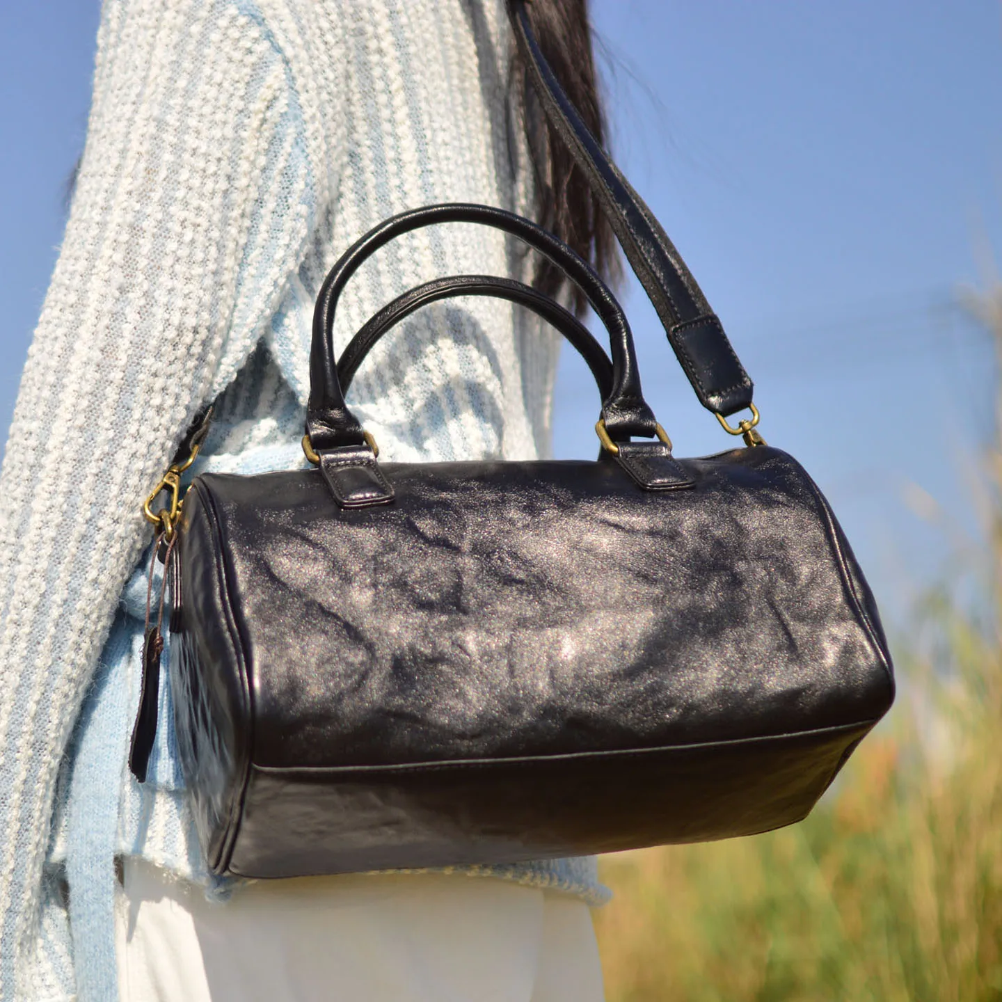 AETOO Leather tanned round bag for women - Retro distressed black genuine leather Boston bag - Top grain cowhide handbag for car