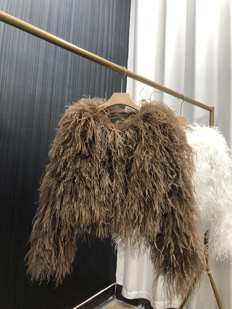 سترة شتوية للنساء معطف ريش النعام الحقيقي متعدد الألوان منفوش دافئ أنثى ناعمة موضة ملابس خارجية للحفلات المسائية في الهواء الطلق