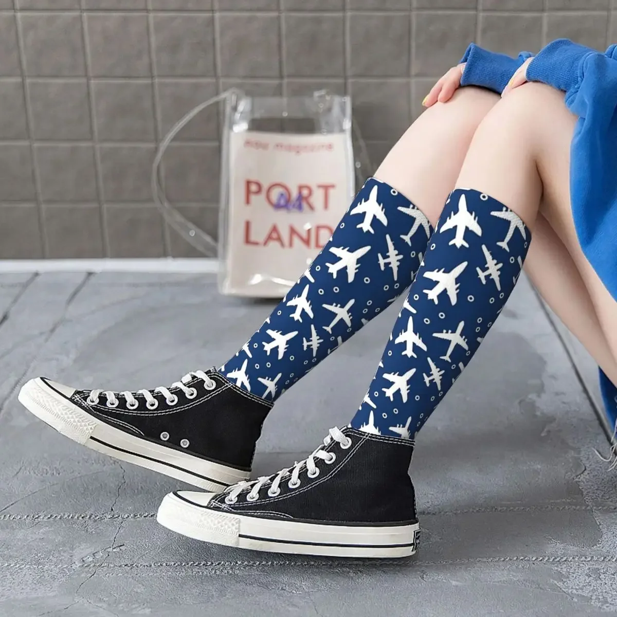 Chaussettes à motif de Silhouette d'avion bleu et blanc, bas doux Harajuku, chaussettes longues toutes saisons pour cadeau d'anniversaire unisexe