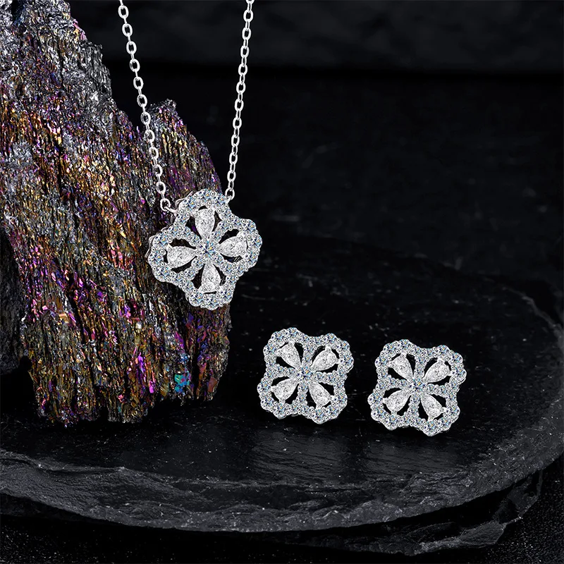 

Four Leaf Clover S925 Sterling Silver Necklace Earrings Set with Moissanite Classic Jewelry Gift for Christmas Valentine's Day