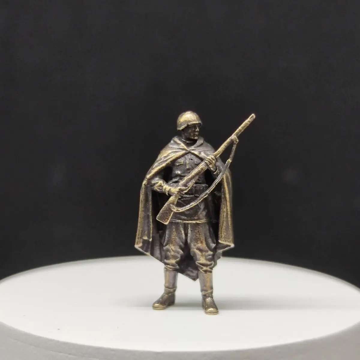 

Brass Front Soldier Miniature - WWII-Style Recon Figure, Collectible for Military History Enthusiasts, Desk Diorama Decor