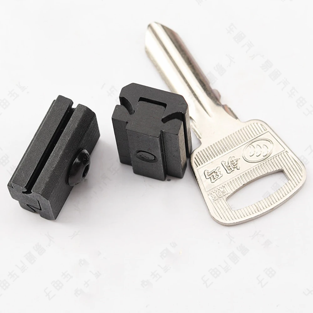 JMCKJ 2PCS/Lot Universal Semicircular key embryo fixture clamp For Vertical key machines accessories Yuema key duplicating