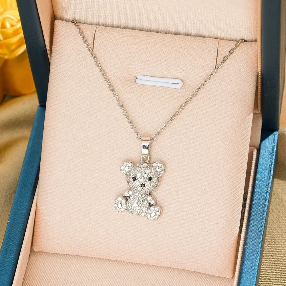 

A unique three-dimensional bear titanium steel women's necklace studded with diamonds and elegant collarbone chain 2025new