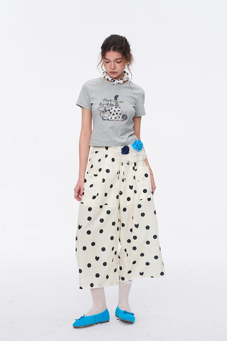 ELFSACK Women's Sweet Short Sleeve Graphic Tee with Cute Print, T-Shirt with Multiple Color Options, Loose Casual Autumn Top