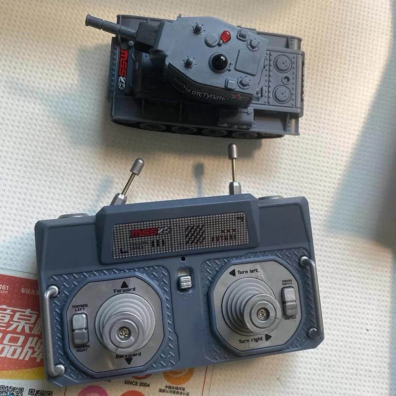 รถบังคับวิทยุ 1:64 2.4G รถถังบังคับขนาดเล็ก ของเล่นจำลองการต่อสู้ด้วยอินฟราเรด ของขวัญสำหรับเด็กผู้ชาย