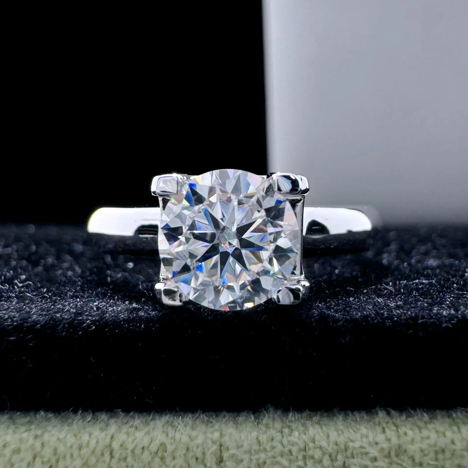 

Bull Head Minimalist 1CT Moissanite Ring Women PT950 Platinum - Slim band, symmetric, comfortable fit