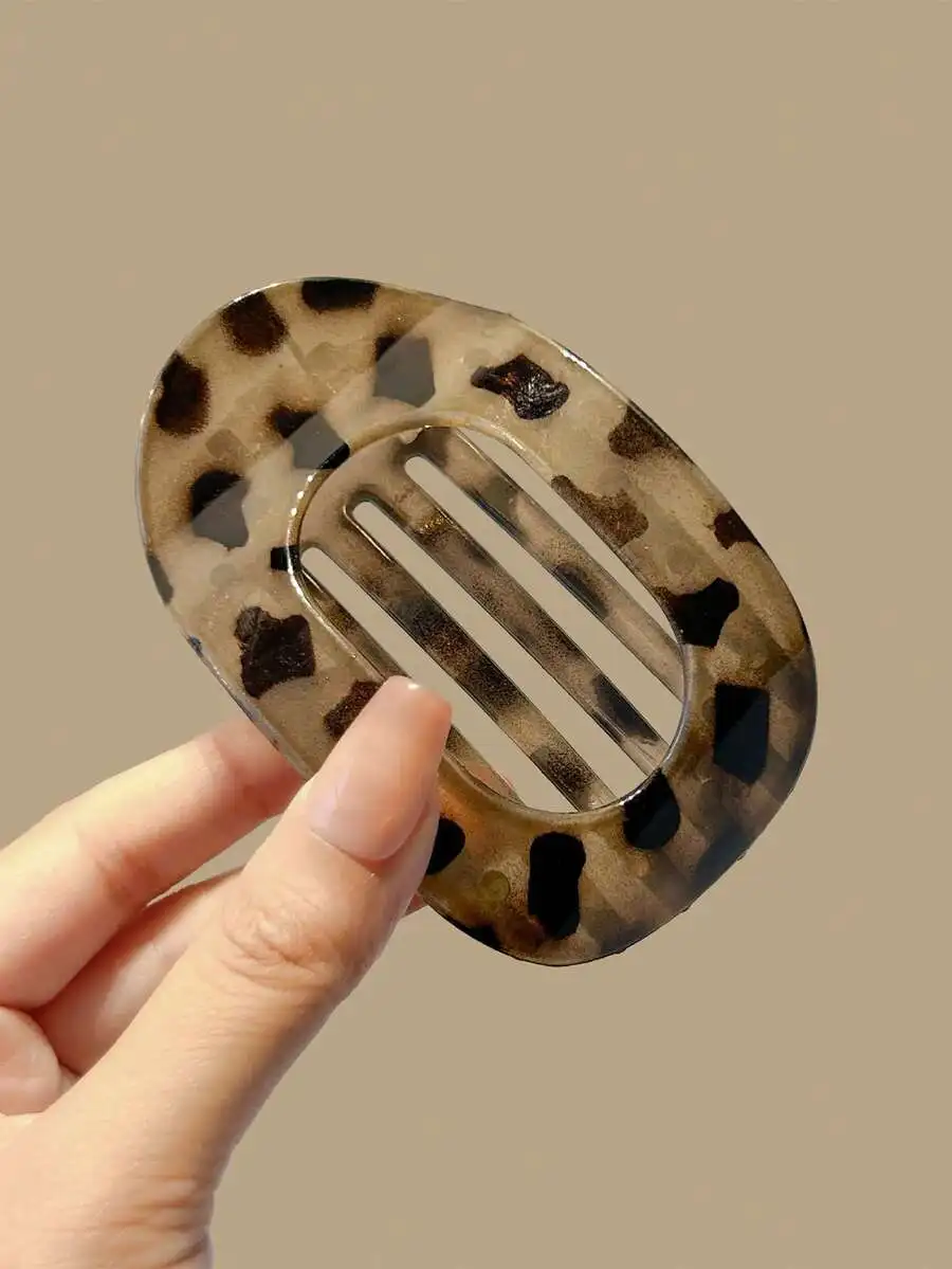 

Leopard Print Acetate Hair Claw Clip For Women Styling Bun Ponytail