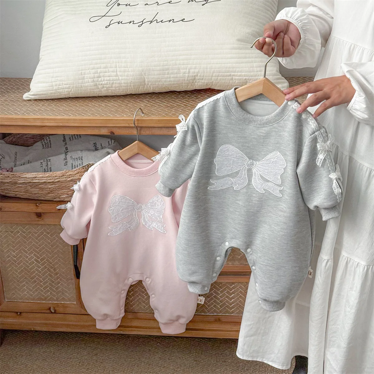 

2025 Autumn New Sweet Cute Princess Bow Baby Girl Casual Romper Newborn Cotton Long Sleeve Jumpsuit Infant Loose Clothes