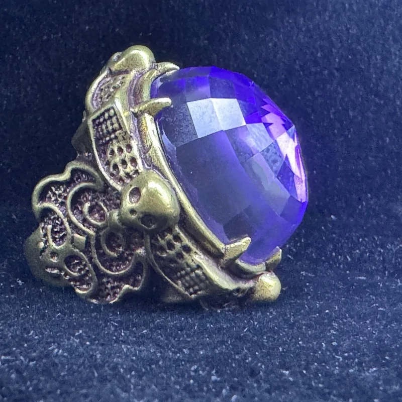 Vintage‑Style Retro Statement Ring, Large Round Faceted Violet‑Tone Gem, Antique‑Gold Tone Prong‑Set Women Fashion Finger