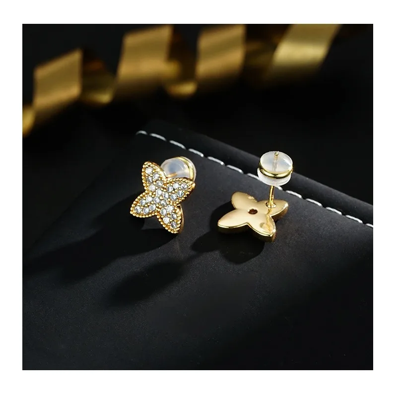 

Niche Design Zircon Shell Asymmetrical Exquisite Four-leaf Flower Versatile Temperament Ear Hole Earrings Earrings