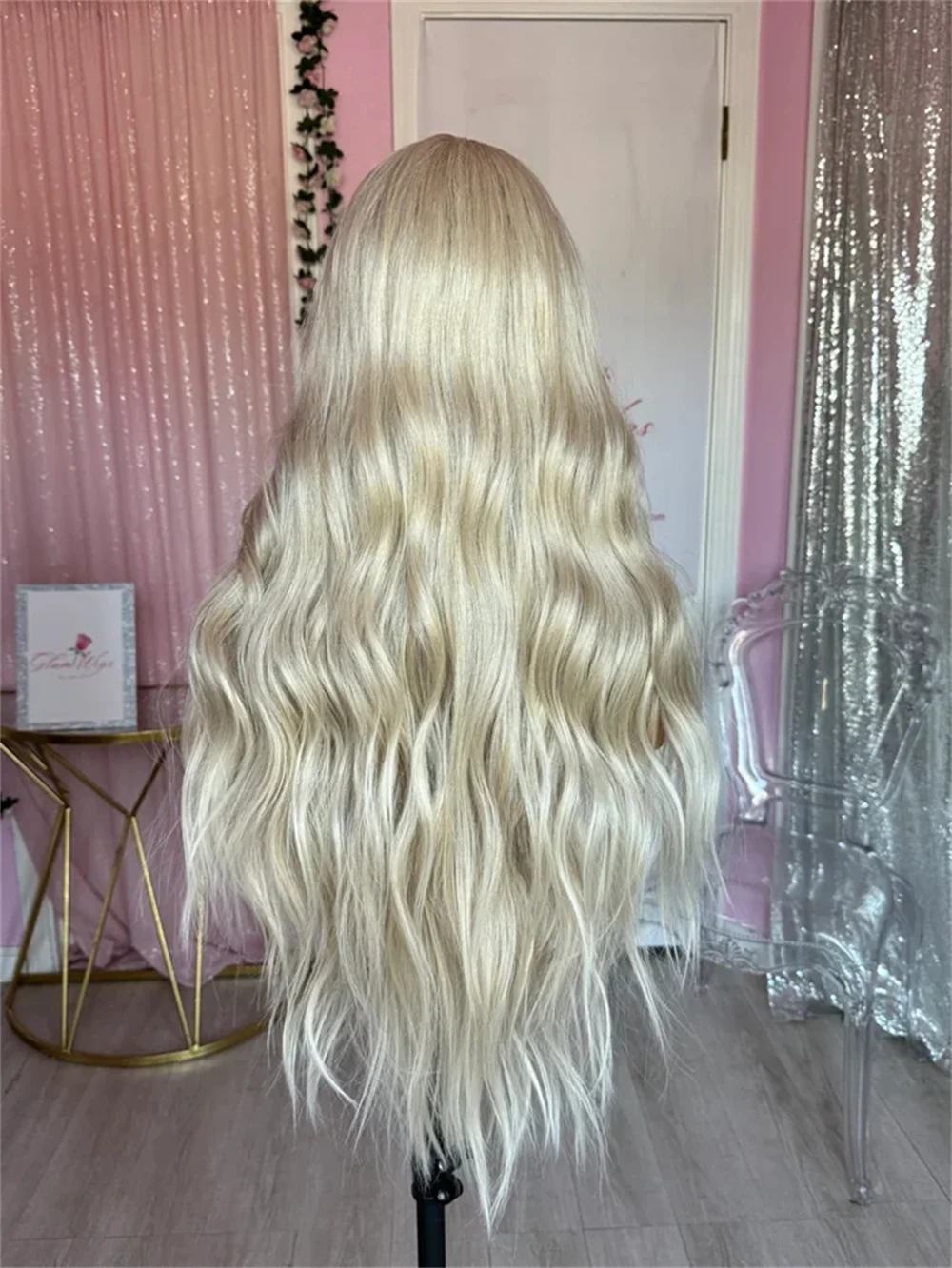 Parrucche anteriori in pizzo biondo Ombre per donna Parrucca bionda ondulata naturale con parte centrale Parrucca sintetica senza colla 13x4 per uso quotidiano nelle feste