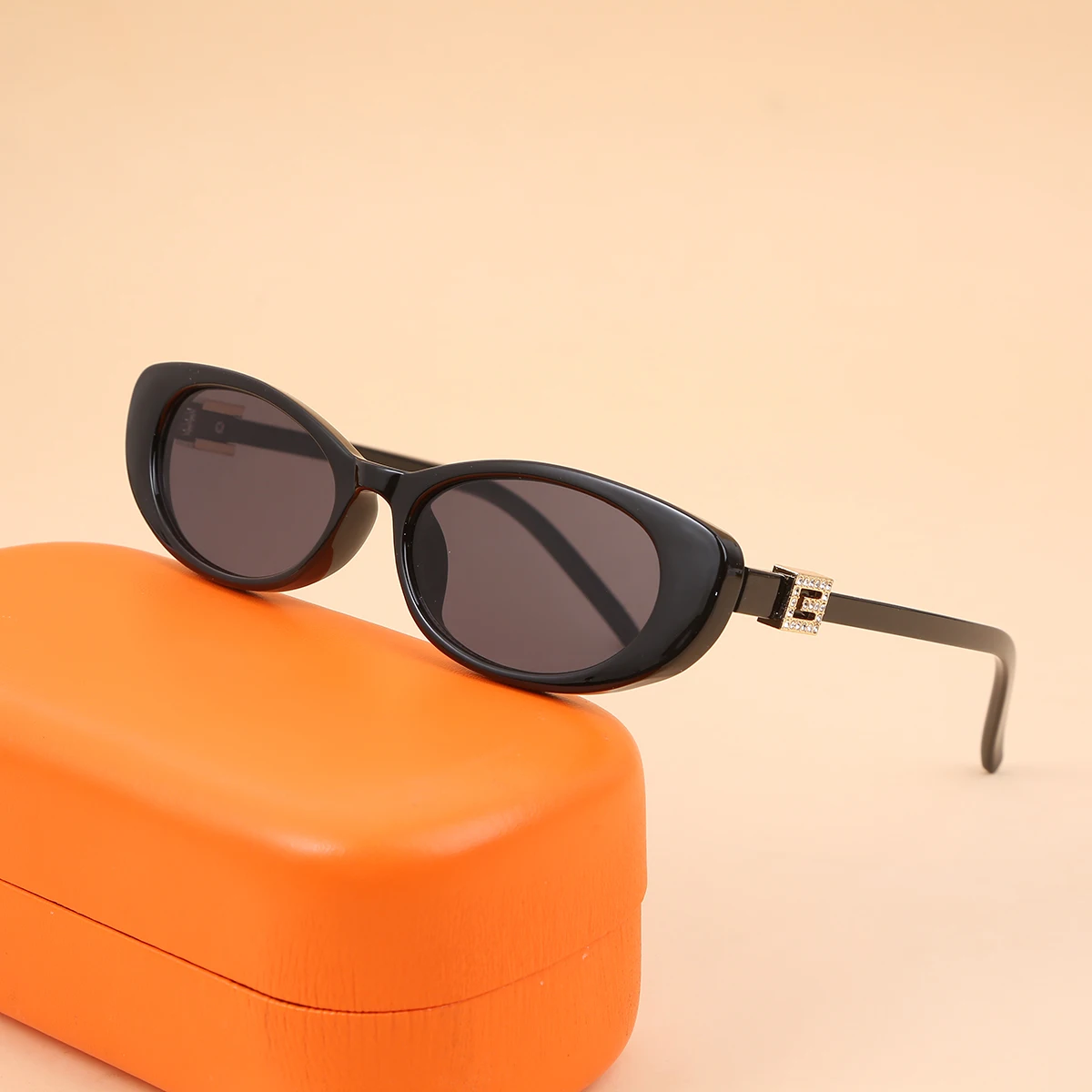 

2025 Fashion Diamond UV400 Oval Cat Eye Women Sunglasses Slimming Face Street Shooting Trendy Cool Girl Sun Glasses Ladies Gafas
