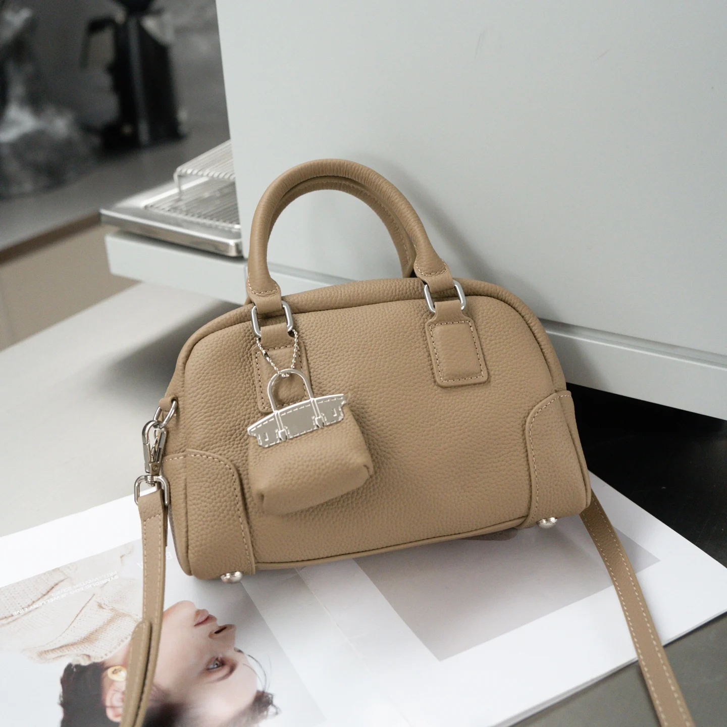 

Genuine Grade Cow Leather Fashion Women's Shoulder Crossbody Small Bag Luxury Designer Brand Female Fashion Ladies Handbag New