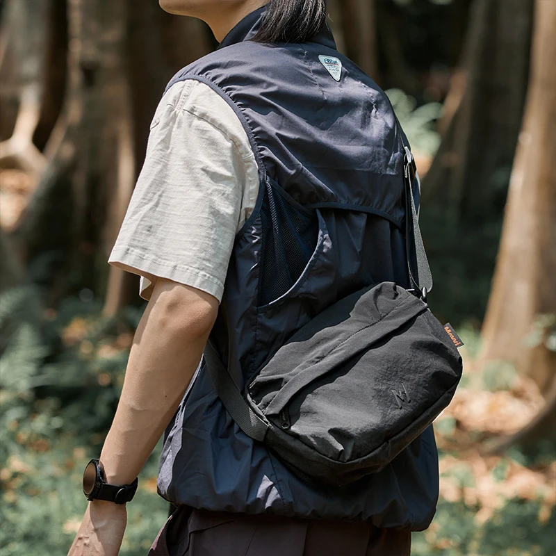 MOYYI Lightweight Men Crossbody Bag Oxford Stylish Shoulder Bag Travel Sport 8.3inch IPad Bag Multiple Pockets Adjustable Straps
