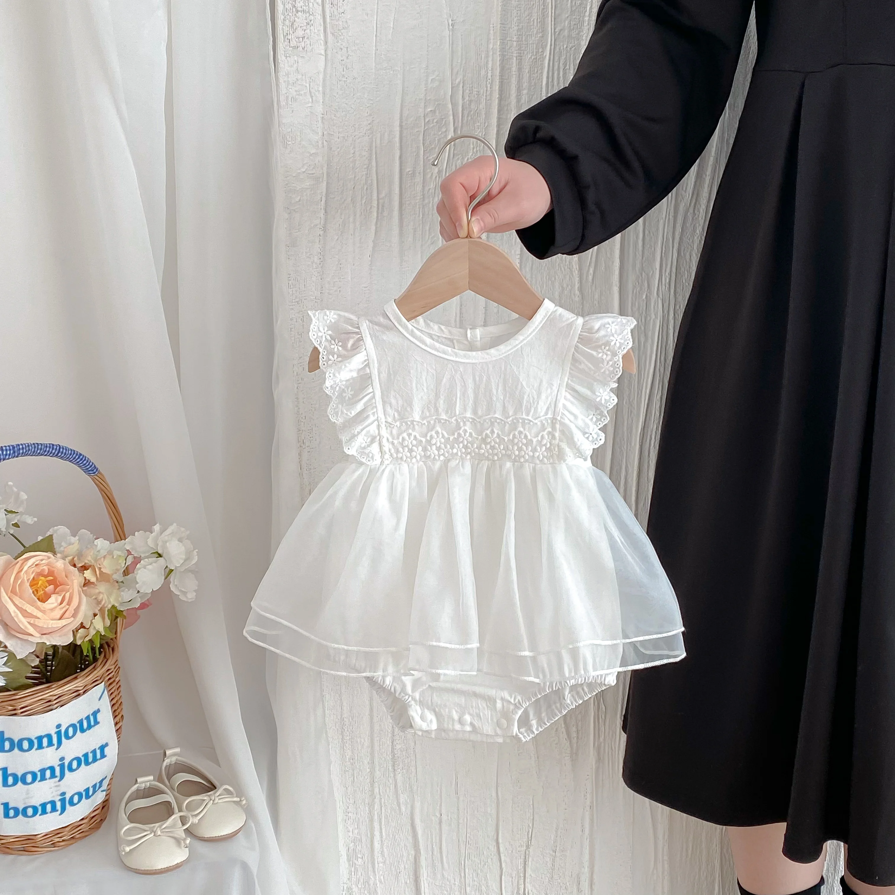 

Summer new baby girl jumpsuit, girls simple and comfortable flying sleeve embroidered jumpsuit, comfortable children's clothing