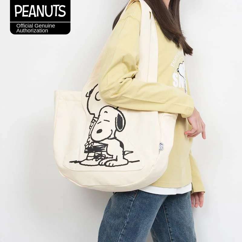 New Authentic Anime Cartoon Snoopy Large Capacity Three-dimensional Canvas Student Portable Shoulder Bag