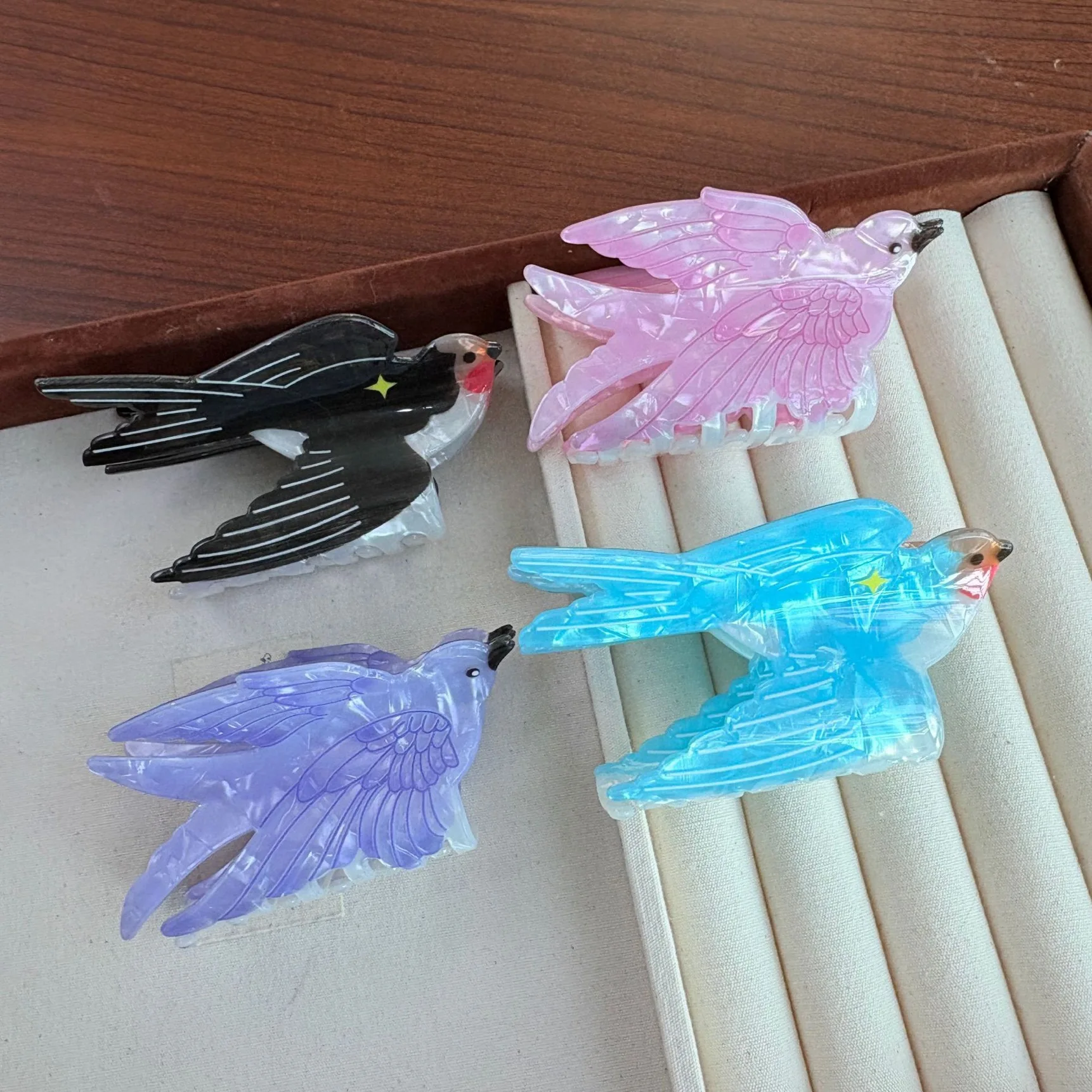 Acetate Hair Claw Clips, Whimsical Swallow Bird Inspired Design, Nature-themed Hair Accessories