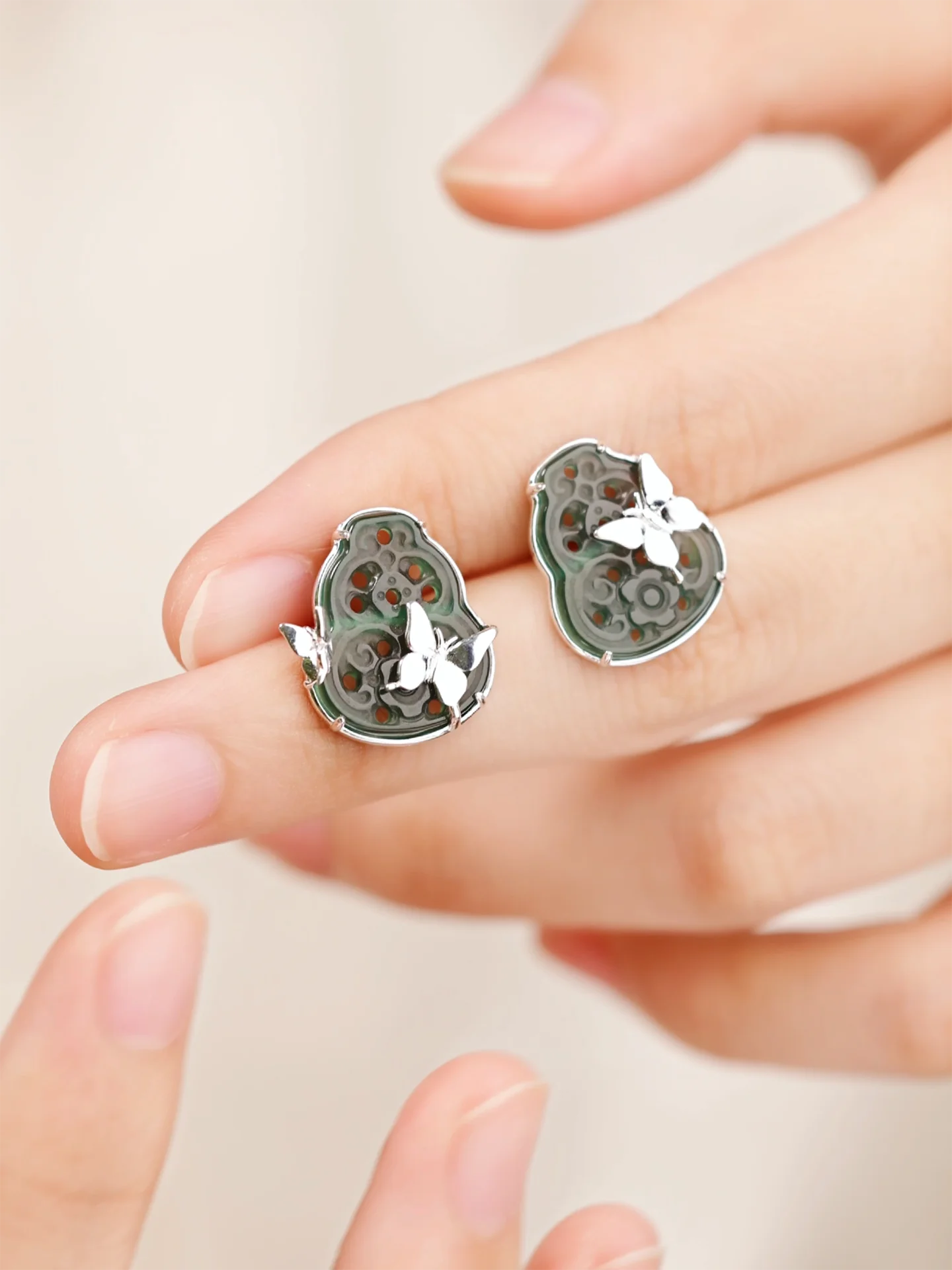 orecchini-asimmetrici-in-argento-925-con-turchese-naturale-blu-acqua-intarsiati-e-traforati-per-donne