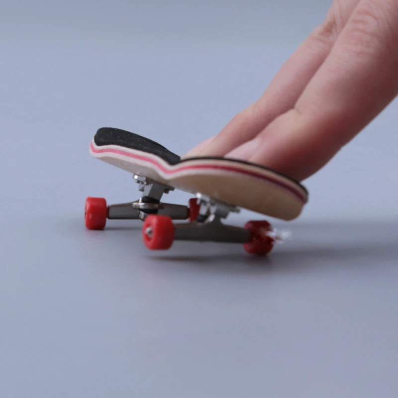 Mini Fingertip Maple Skateboard Supporto oscillante Novità Giocattolo Doppio Buckboard Gioco da tavolo per interni Giocattoli Giocattolo interattivo per bambini