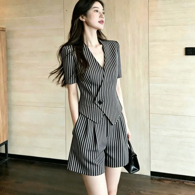 2026 Job Search Season Short-sleeved Shorts Two-piece Set Age-reducing Casual Versatile Commuter Striped Top Senior Temperament
