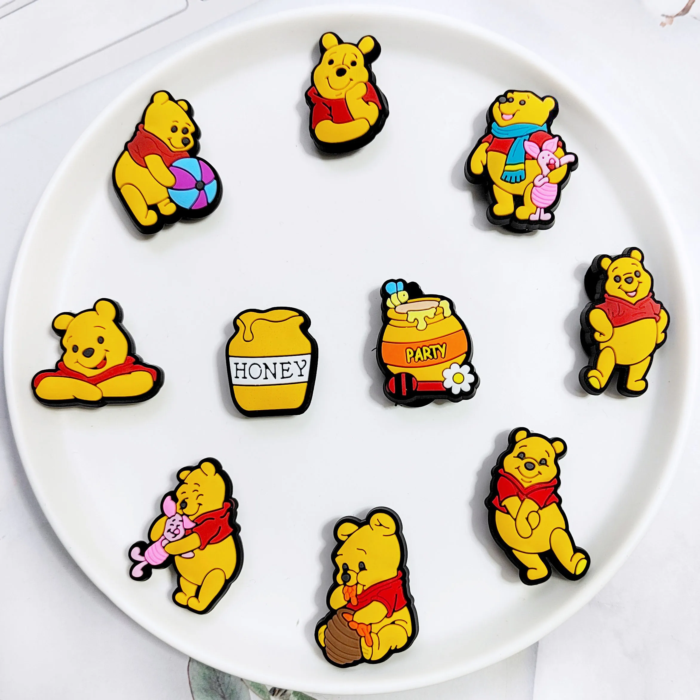 10-100 Buah Kartun Miniso Disney Pooh Winnie Beruang Babi Tigger Sandal PVC Jimat Sepatu Taman untuk Pin Bakiak Dekorasi Hadiah DIY