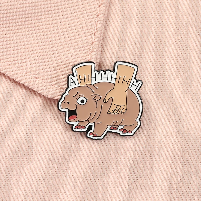 Funny Moo Deng Hippo Enamel Pin Cartoon Screaming Hippopotamus Cute Animal Brooch Lapel Backpack Badge Jewelry Gift for Friends