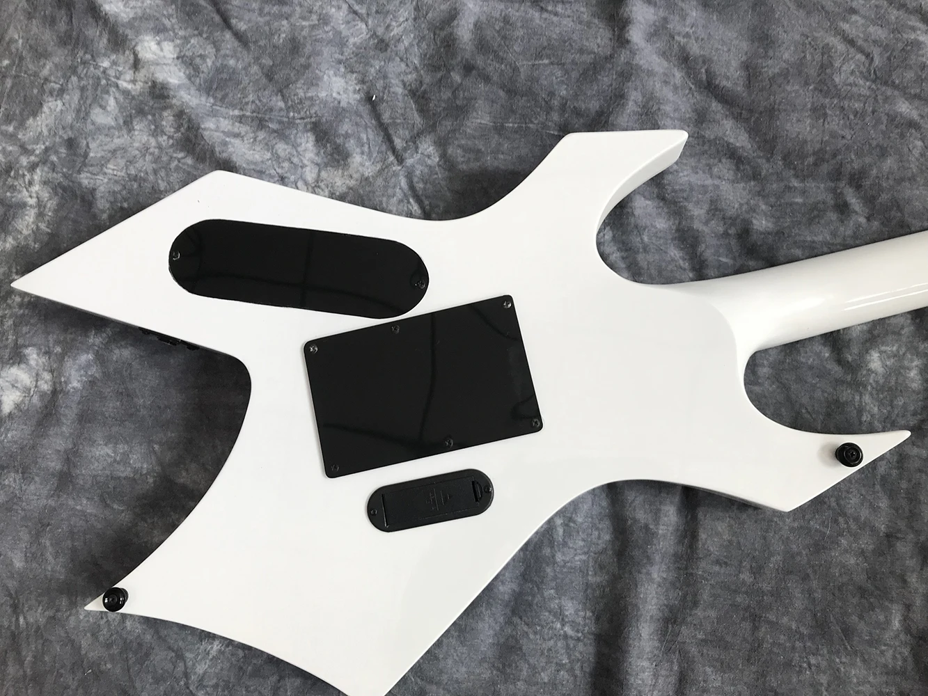 In stock B.O.C.RICH White color edge binding  electric guitar, active pickup, need more pictures Contact seller, fast shipping,