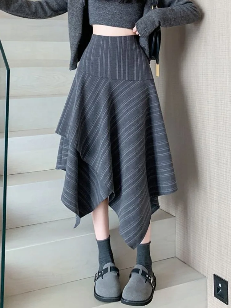กระโปรงทรงเอลายทางซ้อนกันแบบไม่สม่ำเสมอ แฟชั่นใหม่สำหรับผู้หญิง ฤดูใบไม้ร่วงและฤดูหนาว ความยาวปานกลาง ทรงเอไลน์