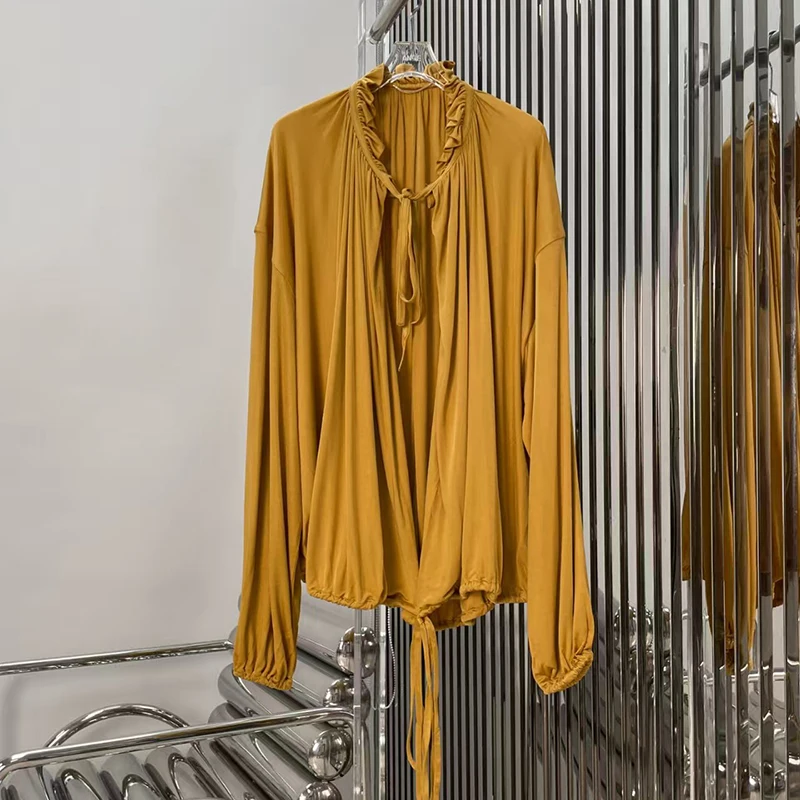 

Женская золотая рубашка, топ с круглым вырезом и деревянными ушками, плиссированный халат с драпировкой, осень, новый фасон, 2025.