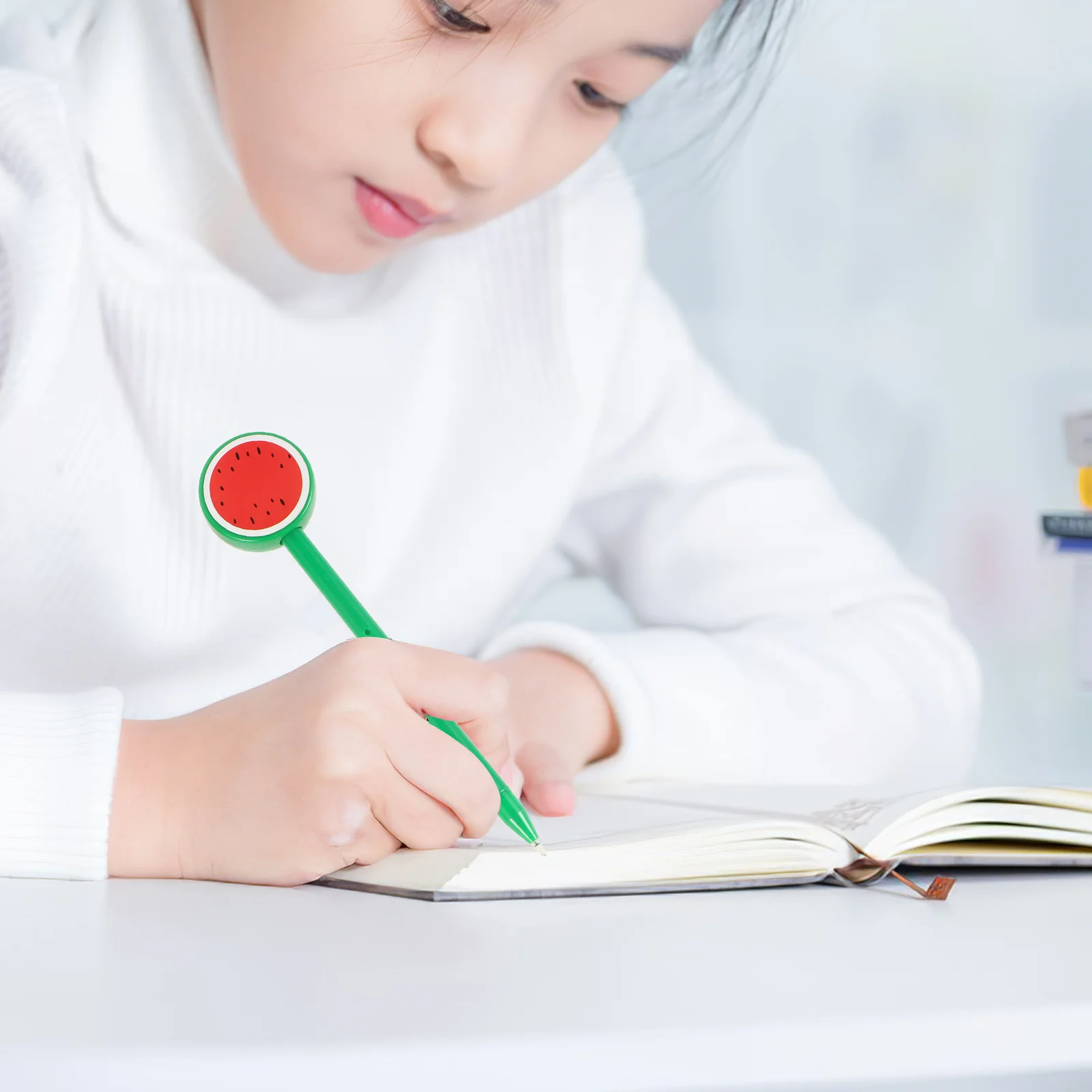 

12 шт., гелевая ручка в форме фруктов, нейтральные ручки с героями мультфильмов, гладкое письмо, студенческий приз, подарки, школьные принадлежности, гелевая ручка, ручки для письма