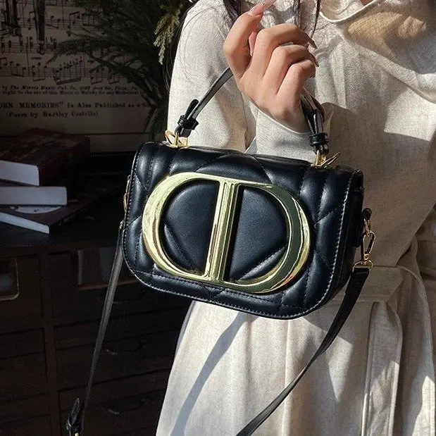 ラグジュアリーでシックなデザイナーおむつバッグ-女性用-大容量トートバッグ-エレガントなレザー-クロスボディハンドバッグ-おしゃれで実用的