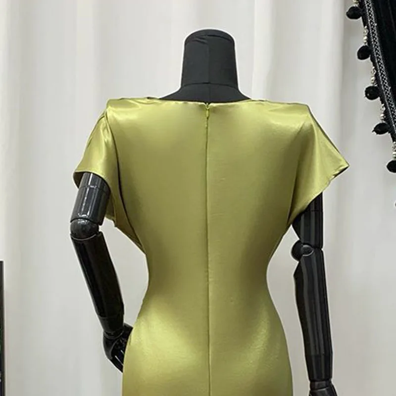 アボカドグリーン結び目ウエスト締め付けスリム女性ドレス 2025 新しい夏の韓国語バージョンアセテートサテン無地女性ドレス H539