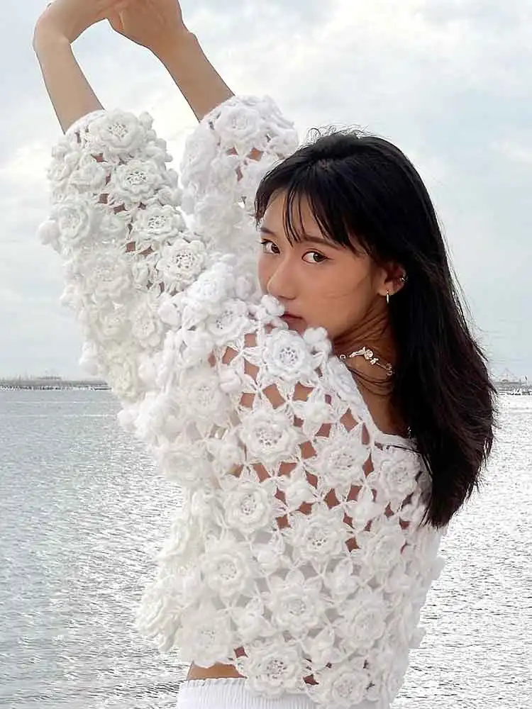 Chic White Floral Crochet Sweater Top Sexy Swimsuit Cover Up 2024 Women Lantern Long Sleeve Loose Knit Beach Mini Short Tops K35