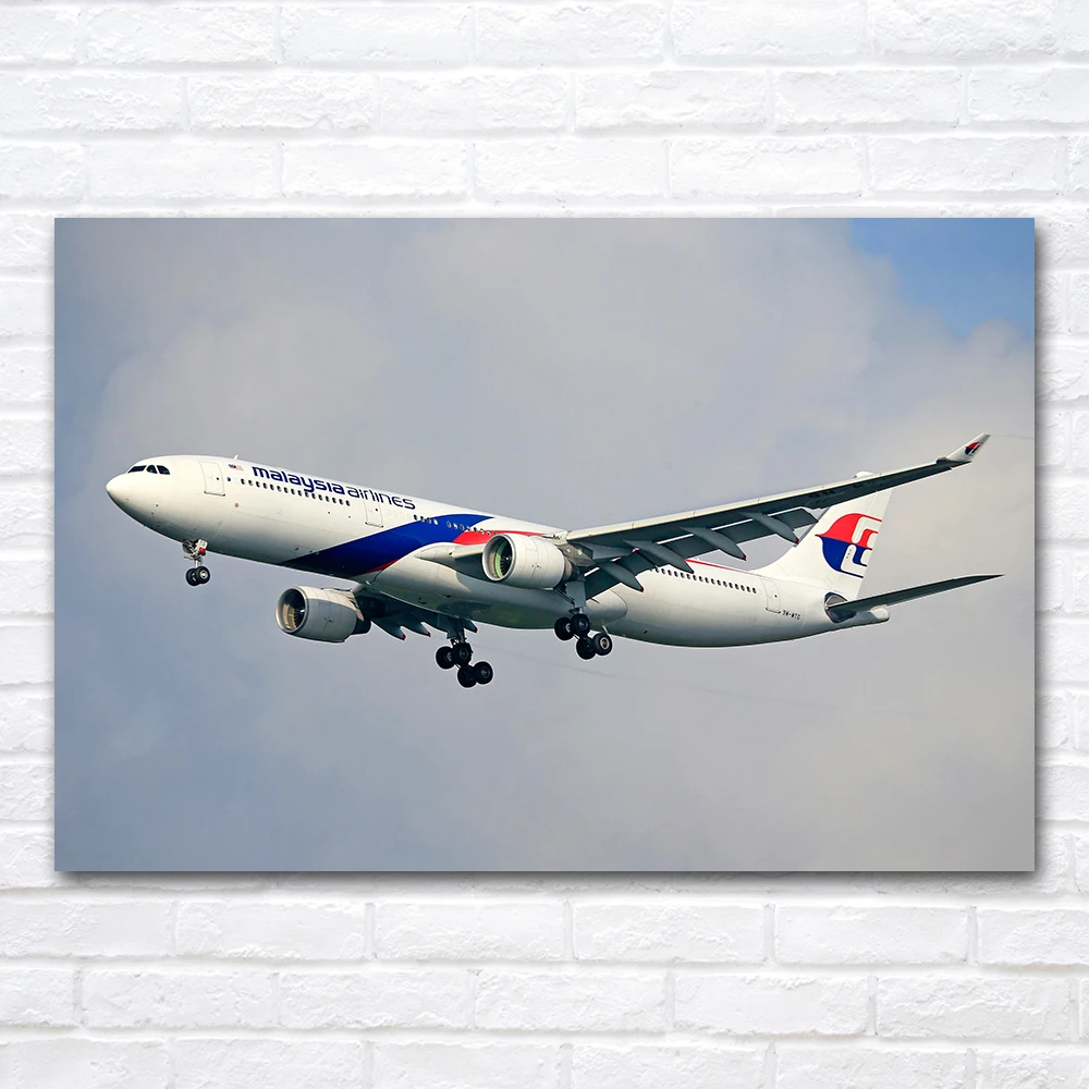 Printed Wall Art Aeroplane Canvas Painting Airliner Airbus A330-300 Poster Modern Mural For Home Room Decor DIY Framed