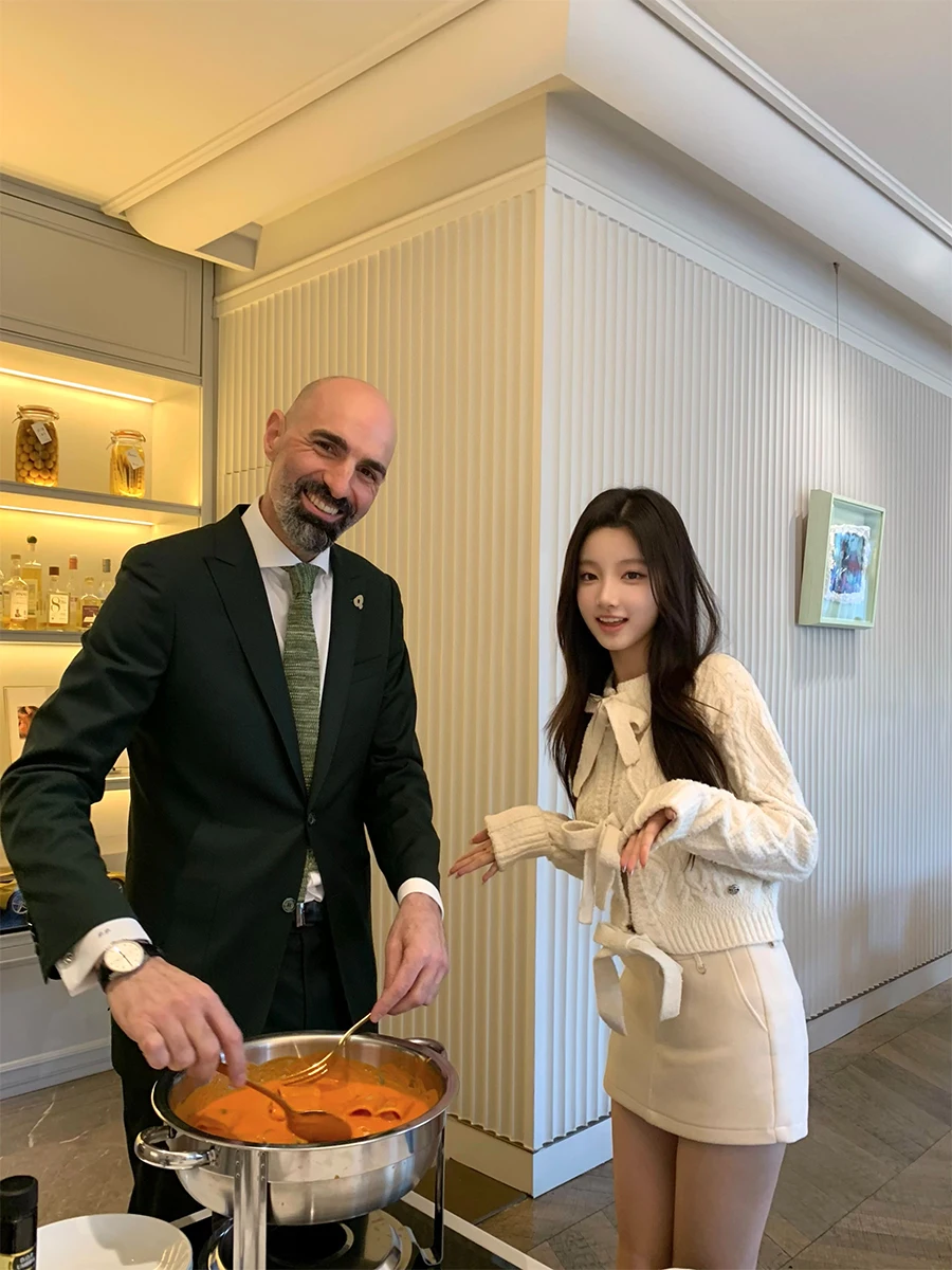 Good Morning Fan Fan Micro Sweet Skiing Small Fraance Knitted Cardigan Slim ort Sweater Women Winter Anti-Aging Top