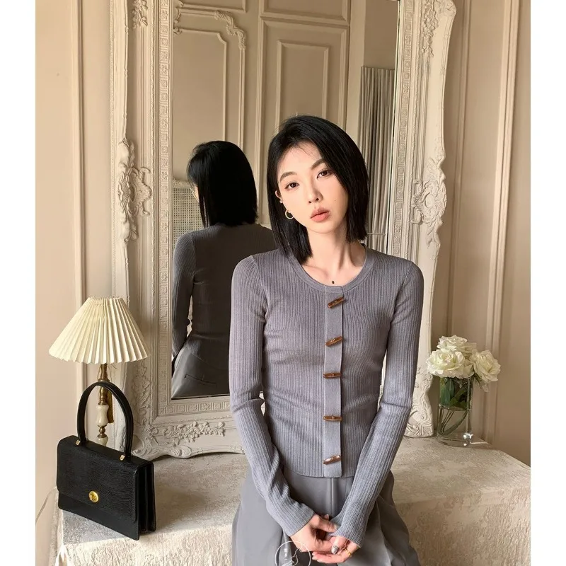 

Новый вязаный свитер в китайском стиле для женщин, свежая имитация нефритовых пуговиц, тонкая темпераментная нижняя рубашка, топ в стиле ретро