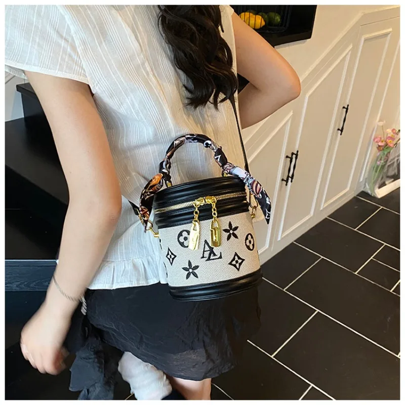 

Vintage-Structured Crossbody Purse Genuine Leather Cylinder Tote with Detachable Buckle Compact Luxury for Women Travel & Office