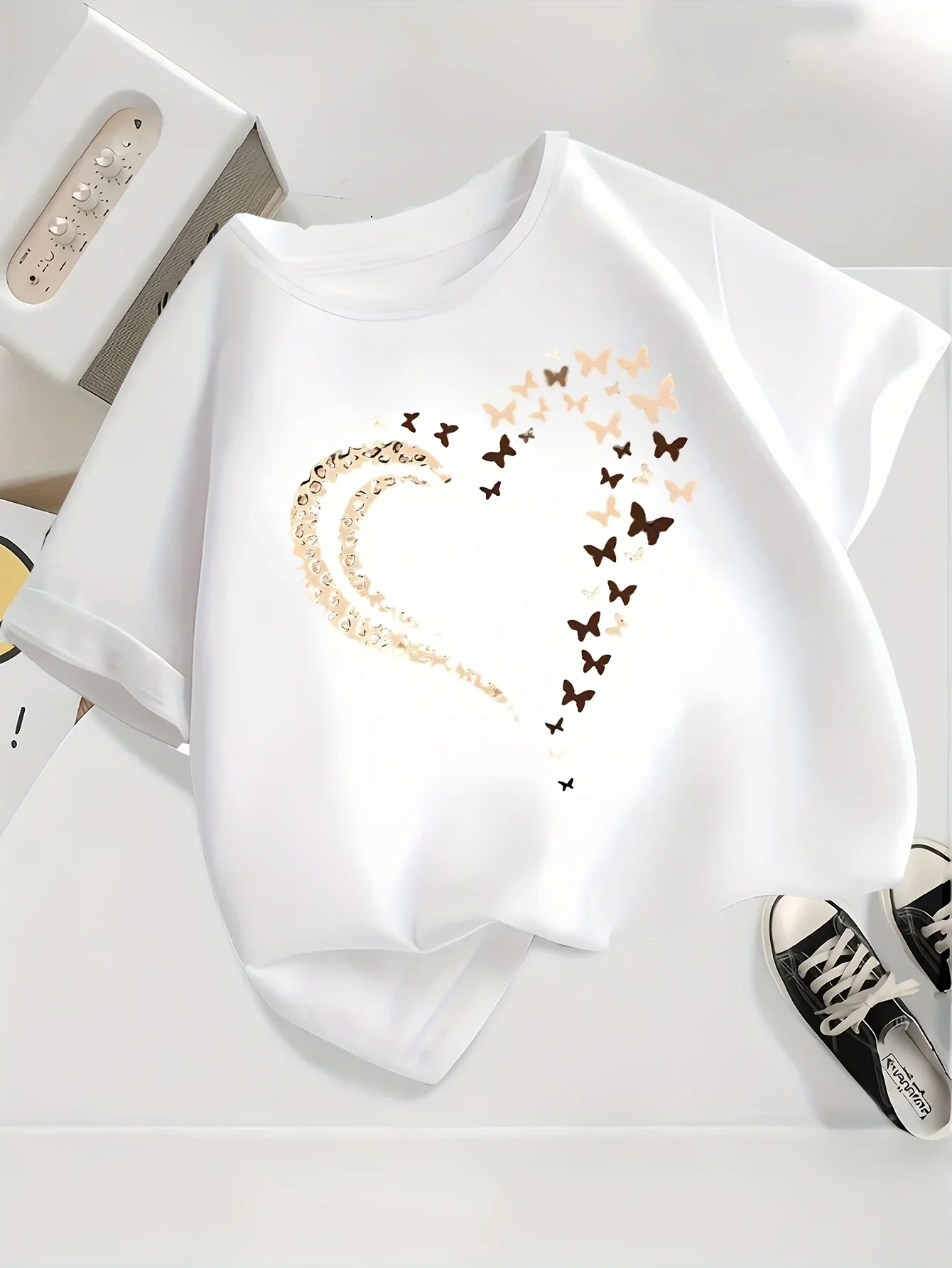 

Girls' Red Heart & Butterfly Graphic T-Shirt Casual Round Neck Summer Top with "LOVE" Design Short Sleeve for Casual Attire