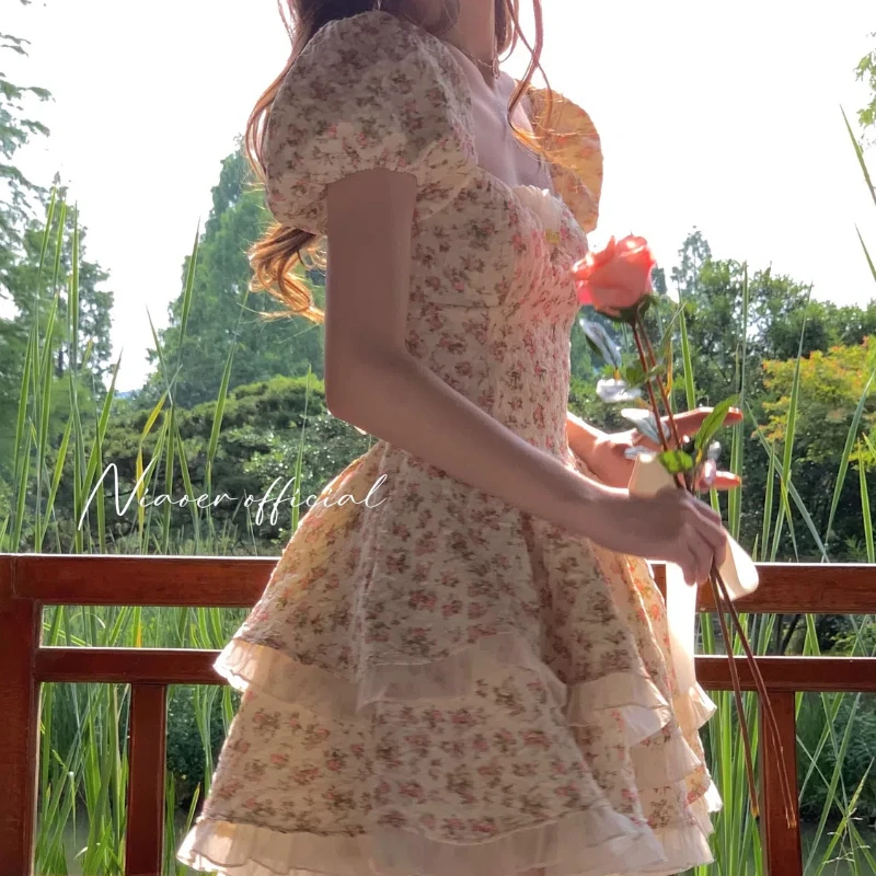 Fiocco francese Backless Summer Lolita 2024 Patchwork stampato Ruffles Floral Zipper Fashion Elegant Slim Casual Puff Sleeve Dresses