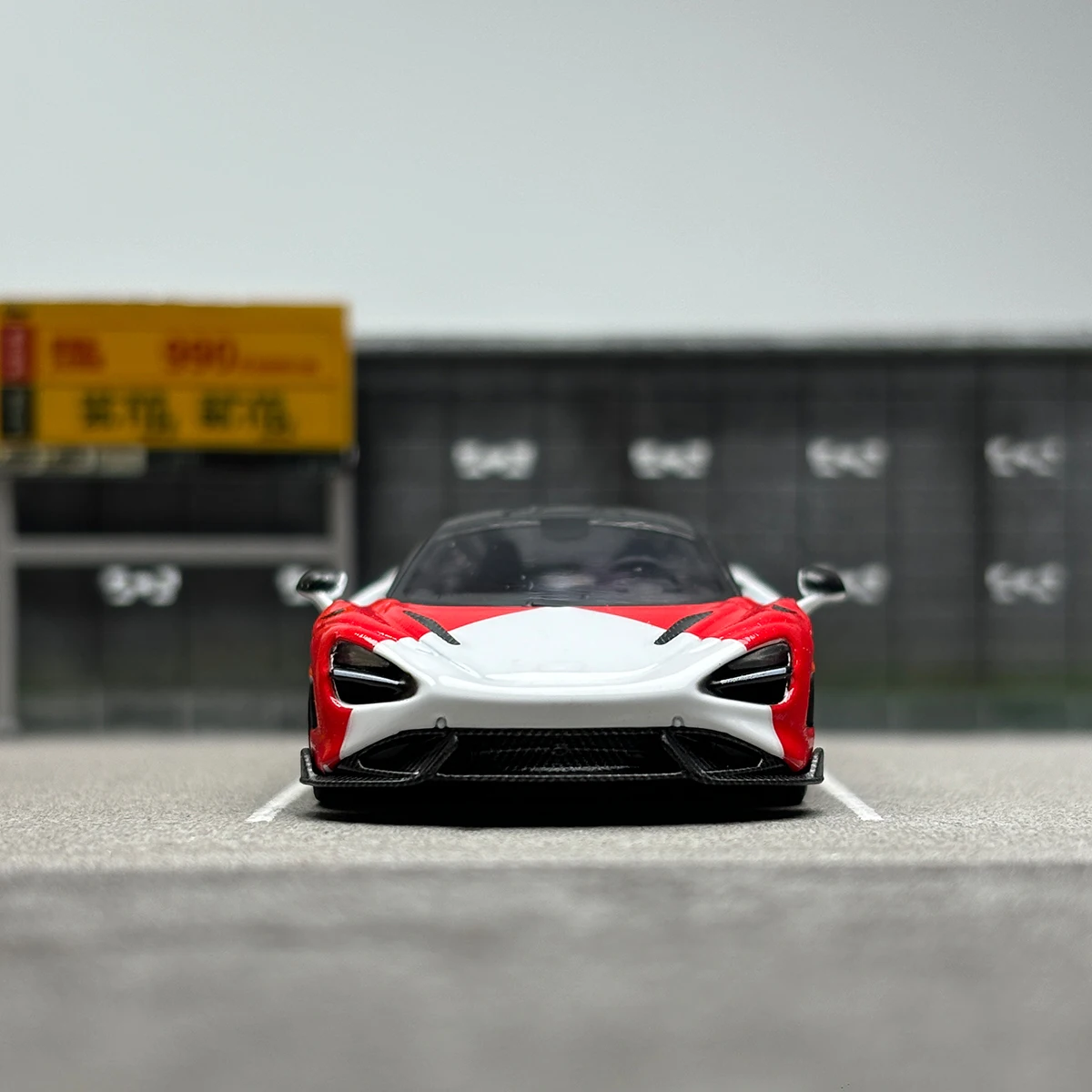 CM MODEL 1:64 765LT diecast model car