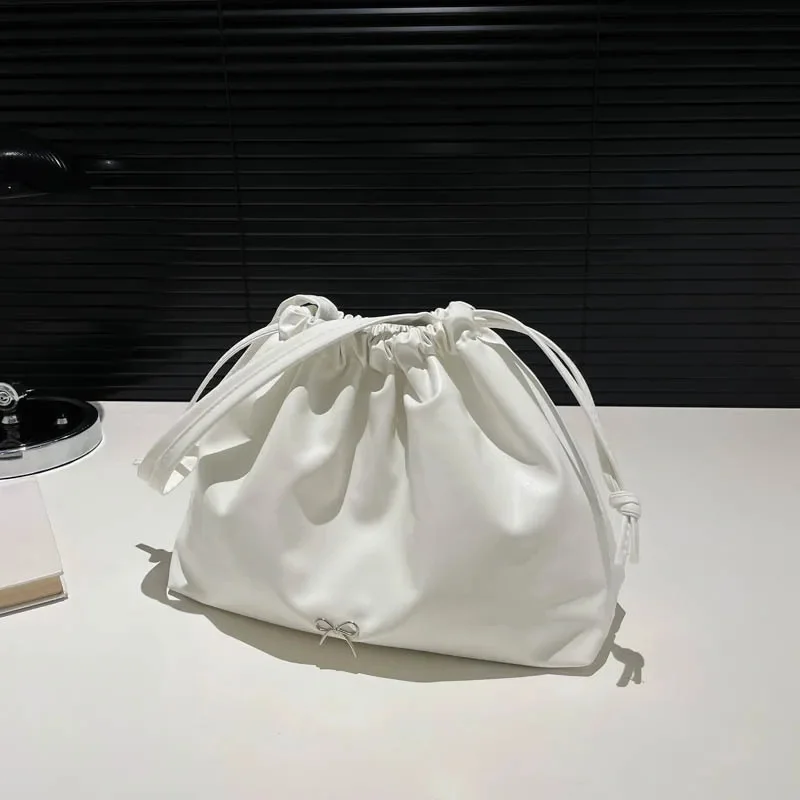 

Повседневная женская сумка-мешок через плечо, сложенная стильная корейская версия, сумка на одно плечо для отдыха, идеально подходит для ежедневных поездок на работу