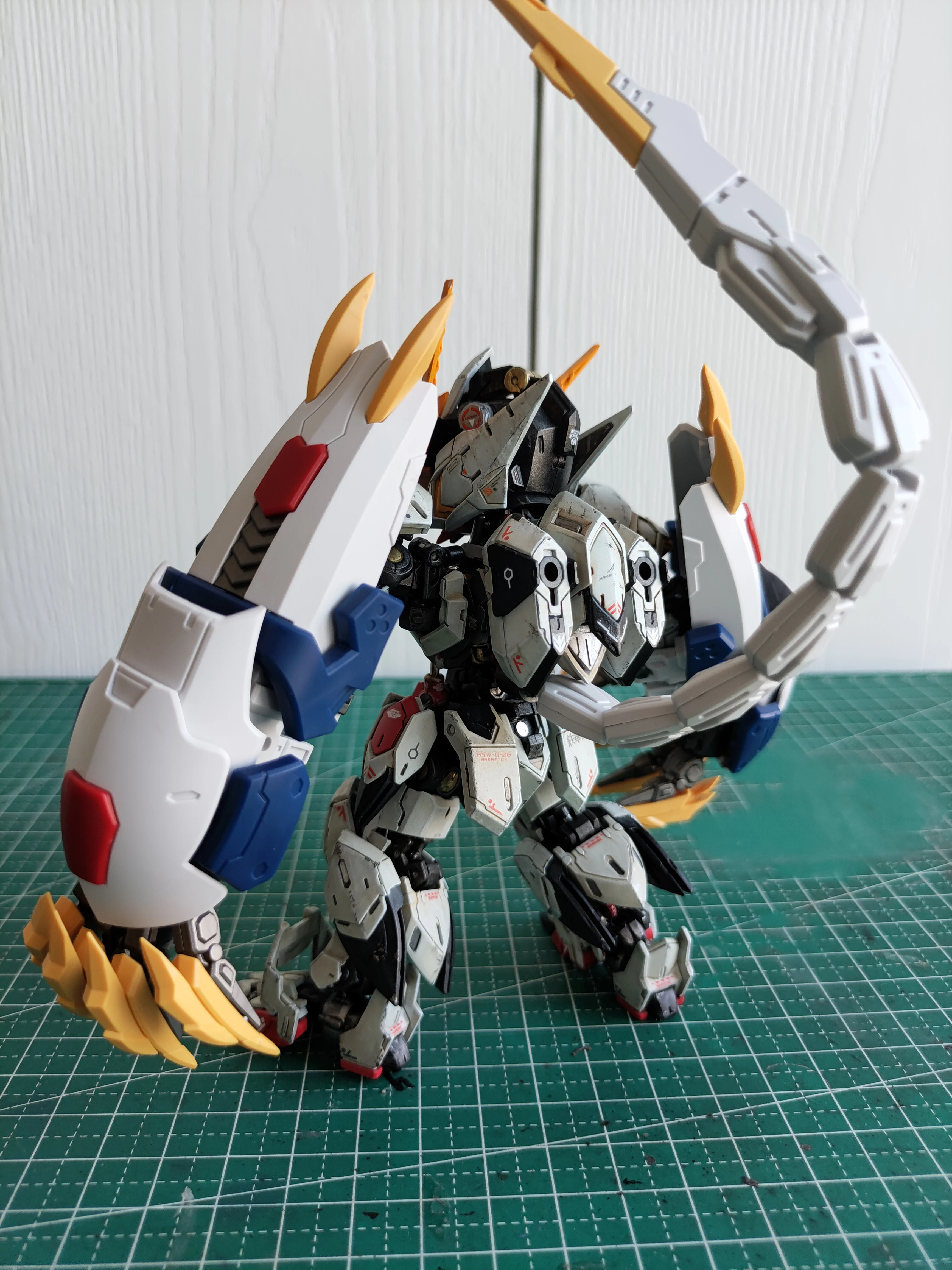 MGSD Barbatos 조립 모델 키트 및 늑대 왕 거대한 발톱 액세서리 제로 계획 액션 피규어 소장 장난감