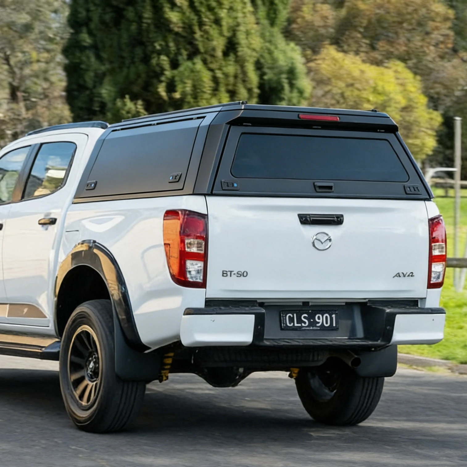 

Dream Garage Good Quality Factory Price Truck Canopy Solid Weather Resistant Secure Pickup Bed Hard Top For BT50